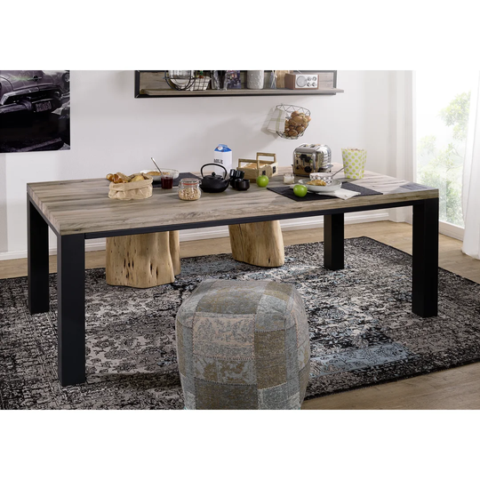 Villanders Dining Table