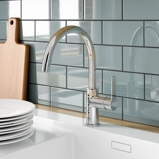 GROHE BauEdge single-lever kitchen mixer tap for single hole installation. High spout with 360 degree swivel range. Chrome finish 31367000