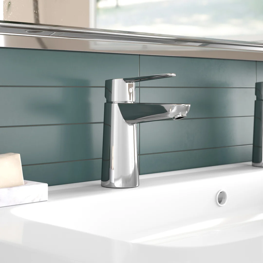 GROHE BauEdge single-lever basin mixer for single hole installation. A standard-height bathroom tap, water-saving, with smooth body, chrome finish 233