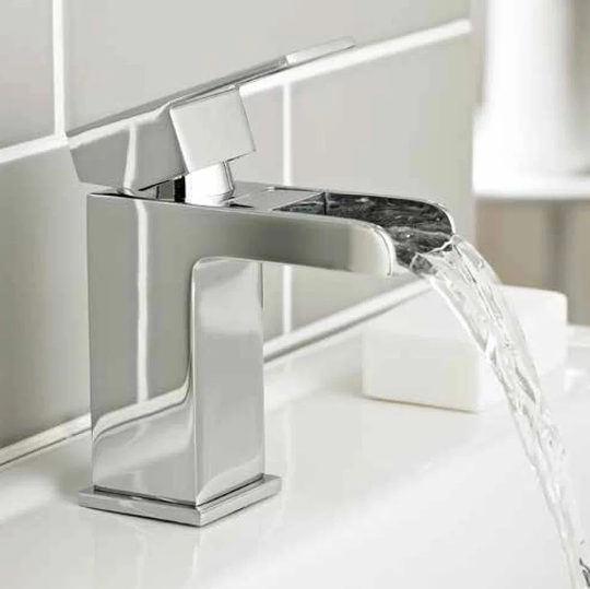 Cheng Waterfall Tap with Waste
