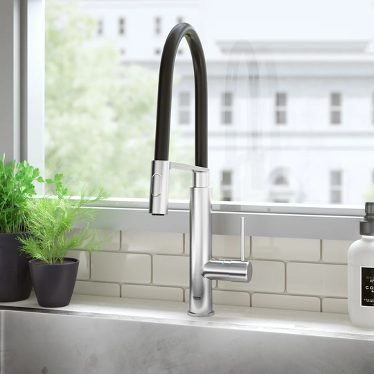 GROHE Concetto Professional single-lever sink mixer, 360° swivel spout, high spout, 2 spray options. A modern kitchen tap in a matt stainless-steel-l