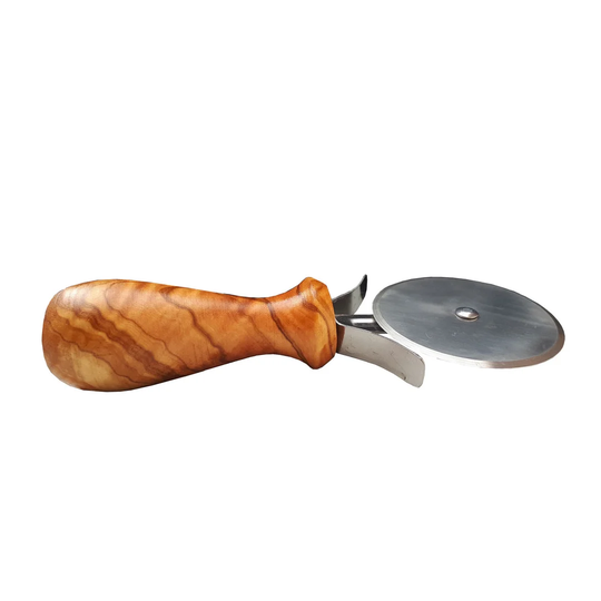 Pizza roller with handle made of olive wood