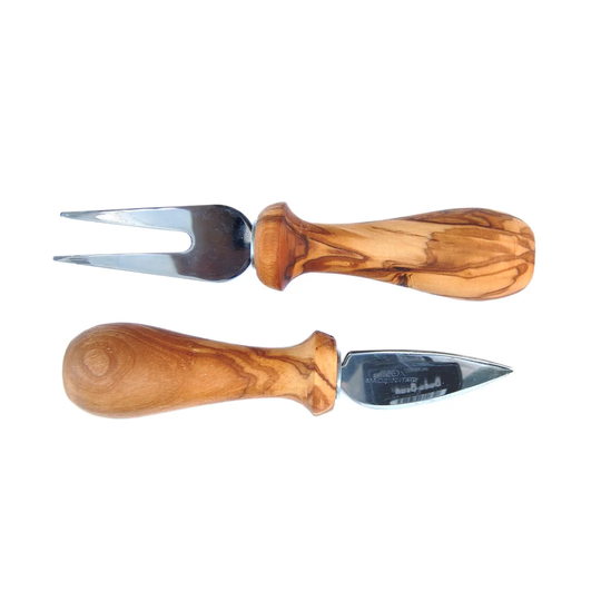 2 piece cheese set With handle made of olive wood