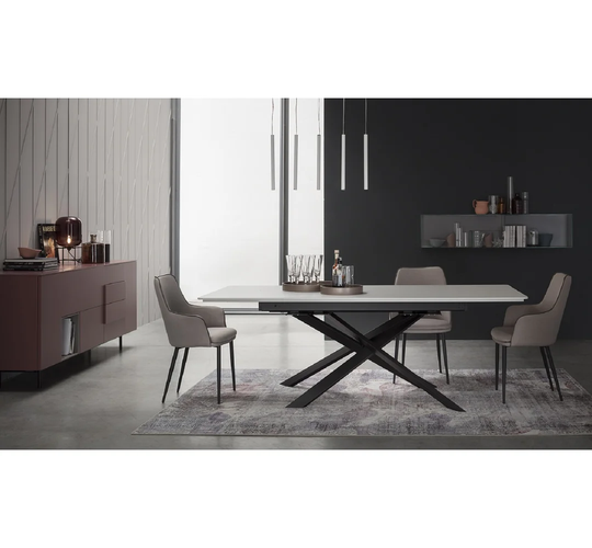 Falmacrilly Extendable Dining Table